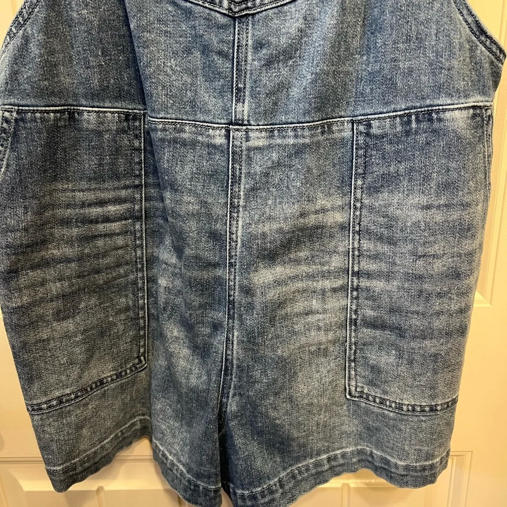 Aerie shortalls size XL with flower detail on rear pocket - Picture 5 of 7